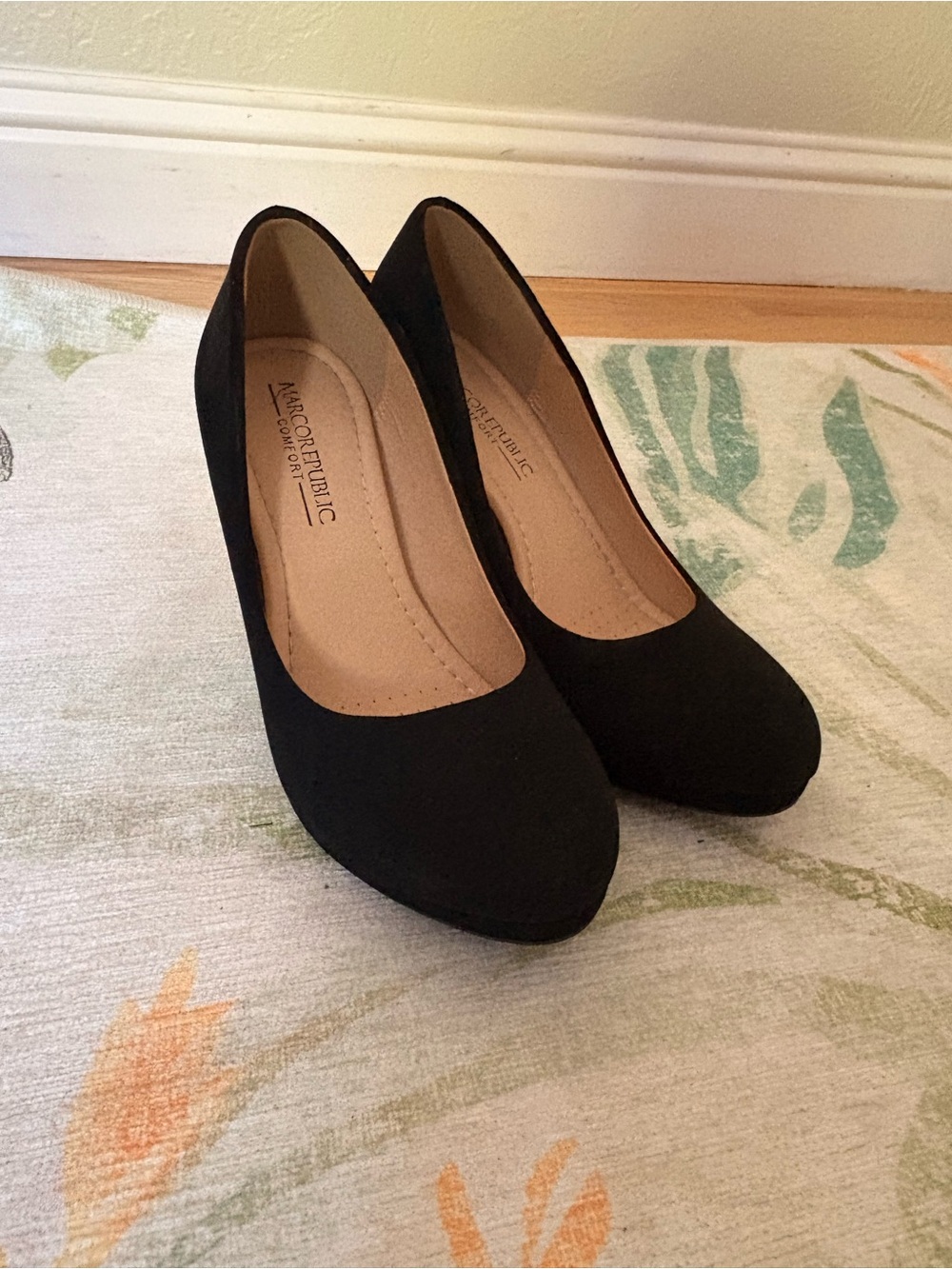 Black pumps buy 1 get 1 free!